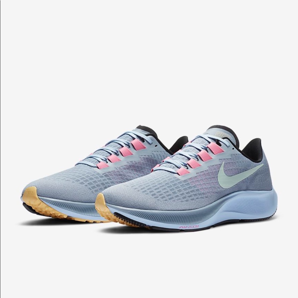 Mens size 9 Nike Air Zoom Pegasus 37